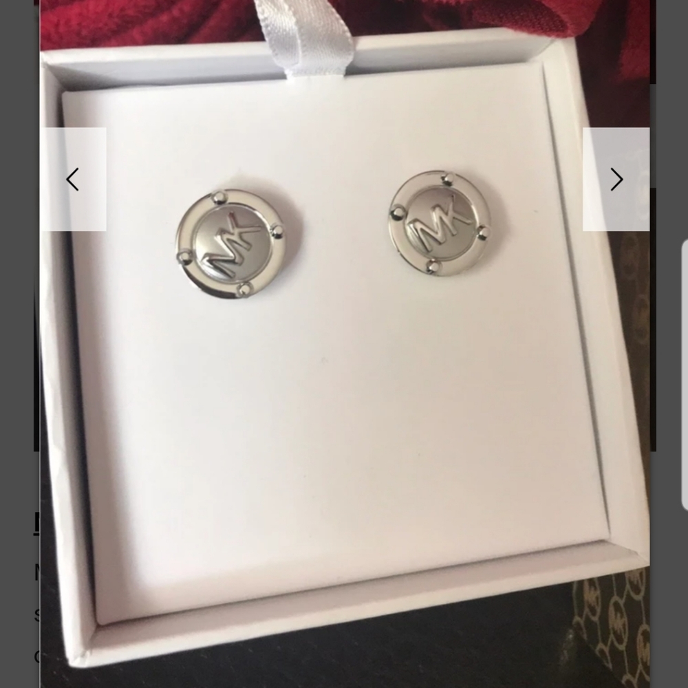Michael kors studs - Picture 2 of 3